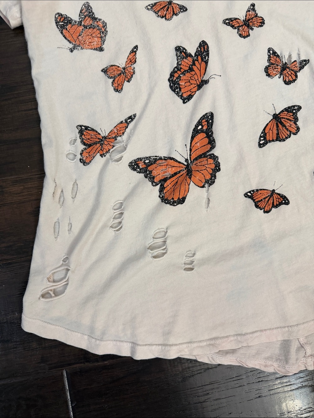 Wildfox V-Neck Peach/Cream Tee with Orange Butterfly Print - Picture 2 of 13